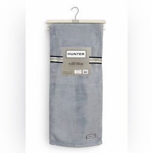 Hunter Premium Plush Throw in Soft Gray